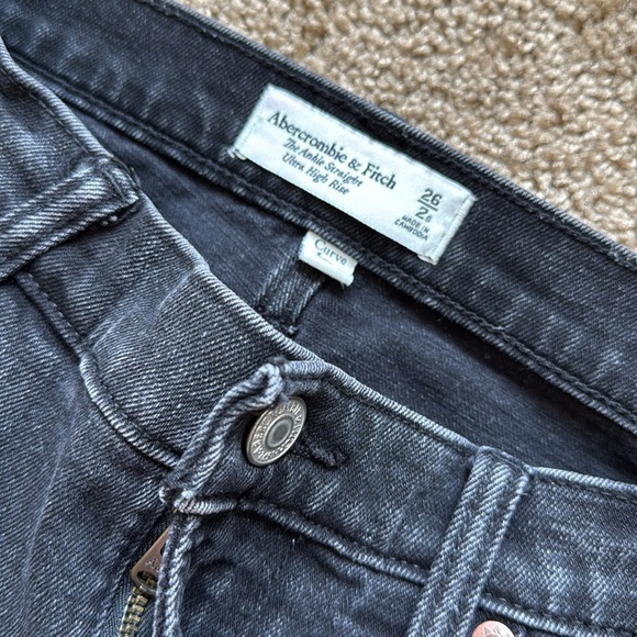 Abercrombie and Fitch Ankle Straight High Rise Curve Love Black Jeans Short - Picture 6 of 9